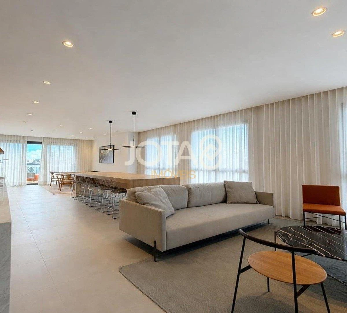 One-bedroom apartment with floor-to-ceiling windows — photo 4