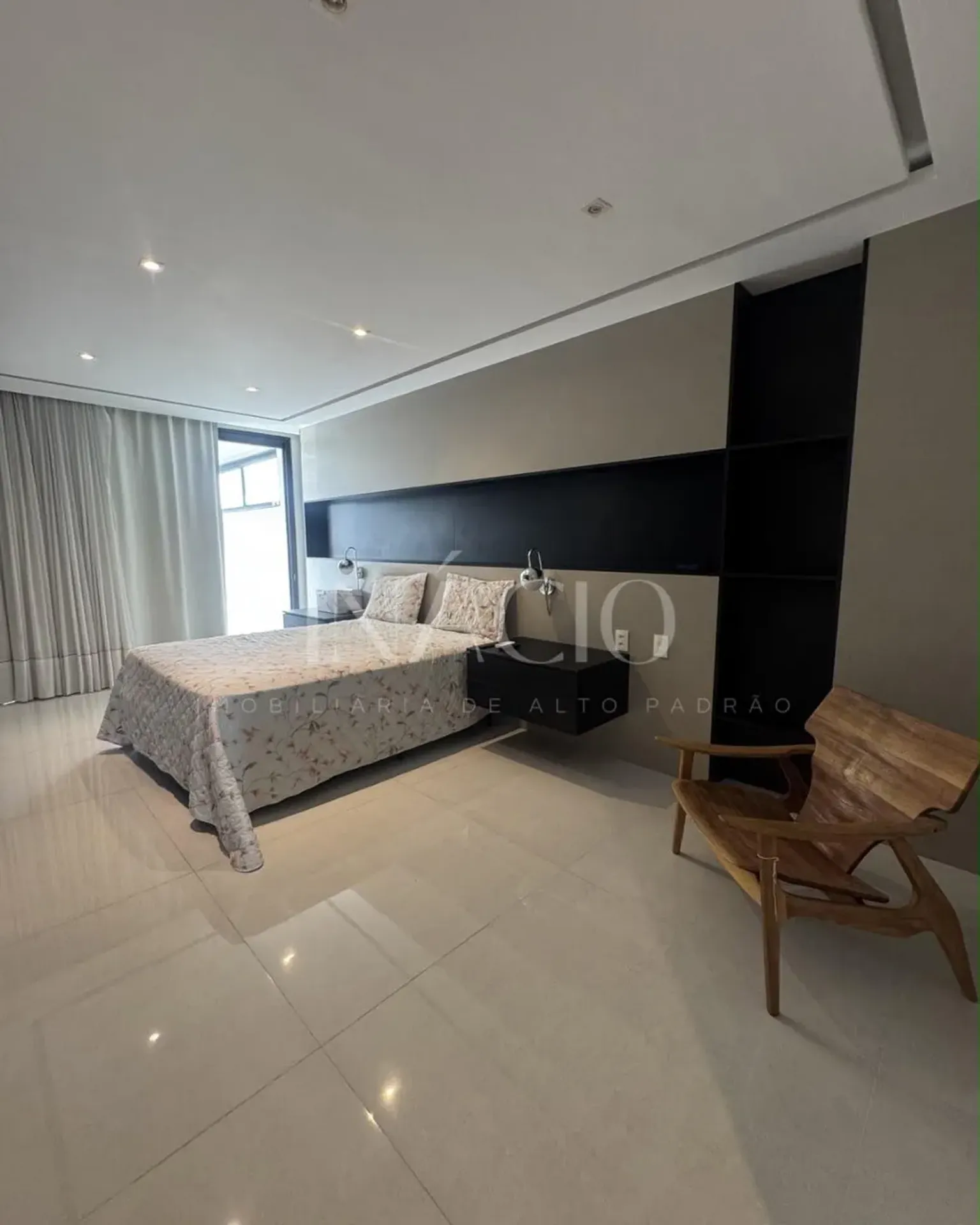 Furnished house, 600 m², with floor-to-ceiling windows — photo 10