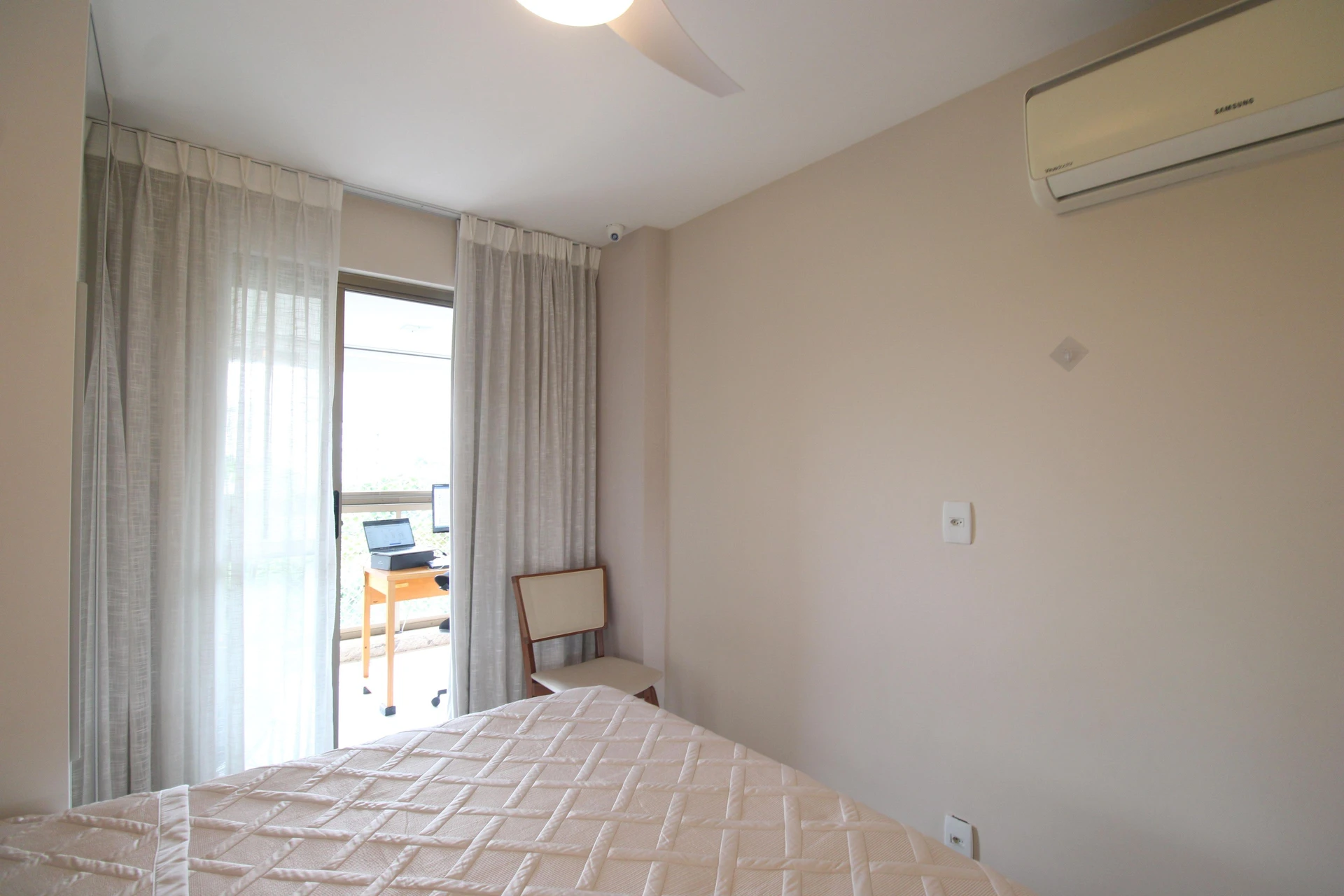 Furnished apartment, 112 m², with a glass-enclosed balcony — photo 30
