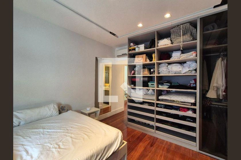 Home office in a 4-bedroom house, 373 m² — photo 8