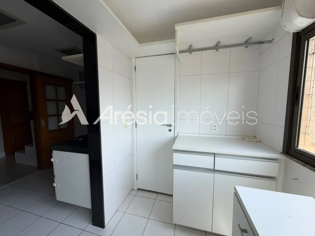 4-bedroom apartment in a building with a sauna — photo 16