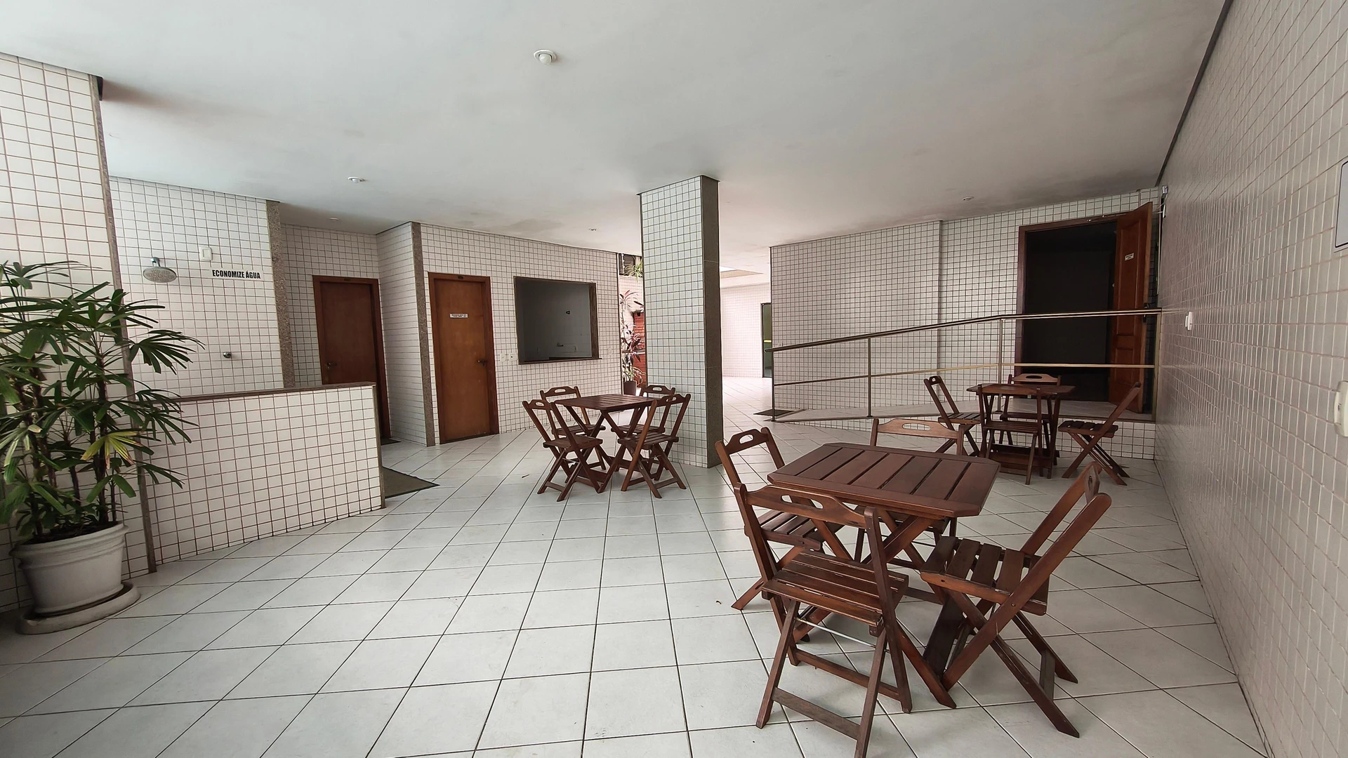 3-bedroom apartment in a building with a pool — photo 40