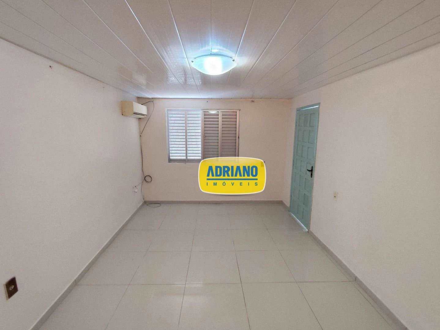 2-bedroom house with a bathtub in Florianópolis