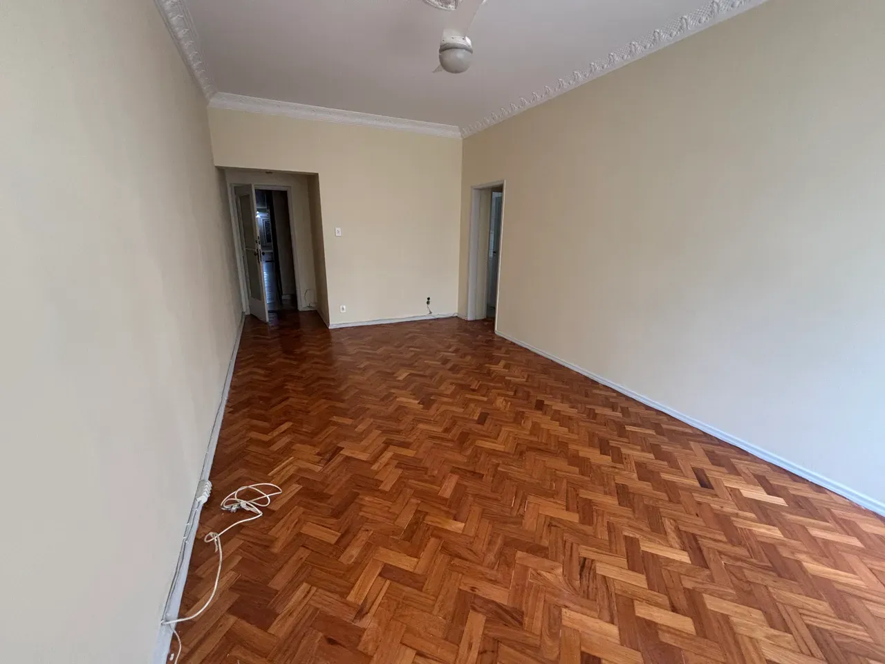 Wood or laminate floors in a 3-bedroom apartment, 100 m² — photo 13