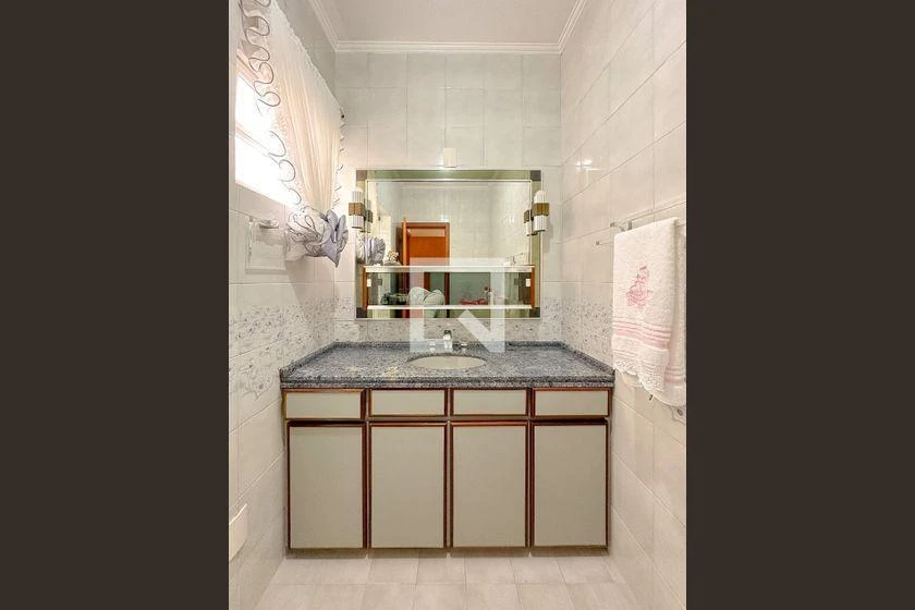 Furnished house, 250 m², with a bathtub — photo 39