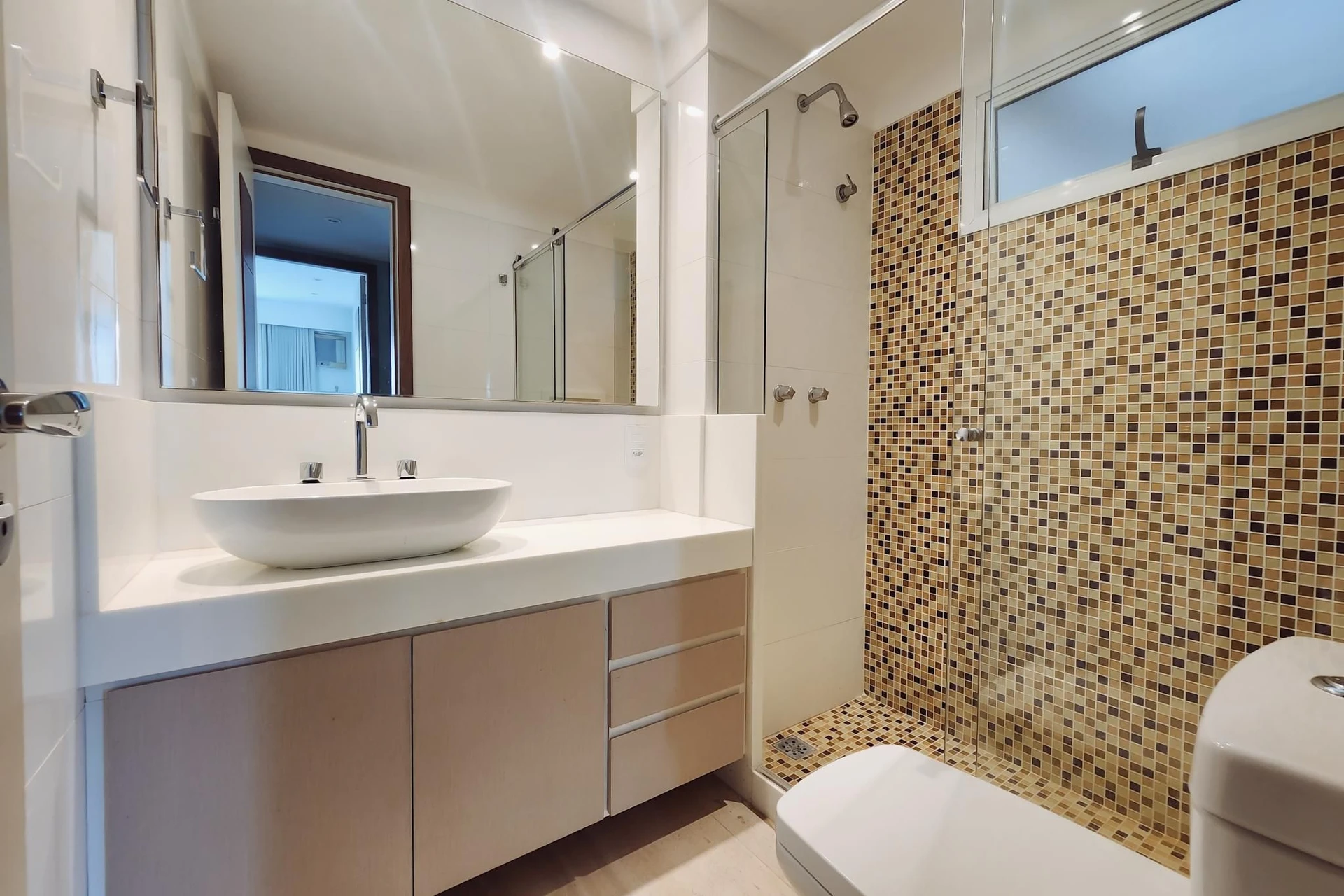 3-bedroom apartment with an ensuite suite and 2 parking — photo 32