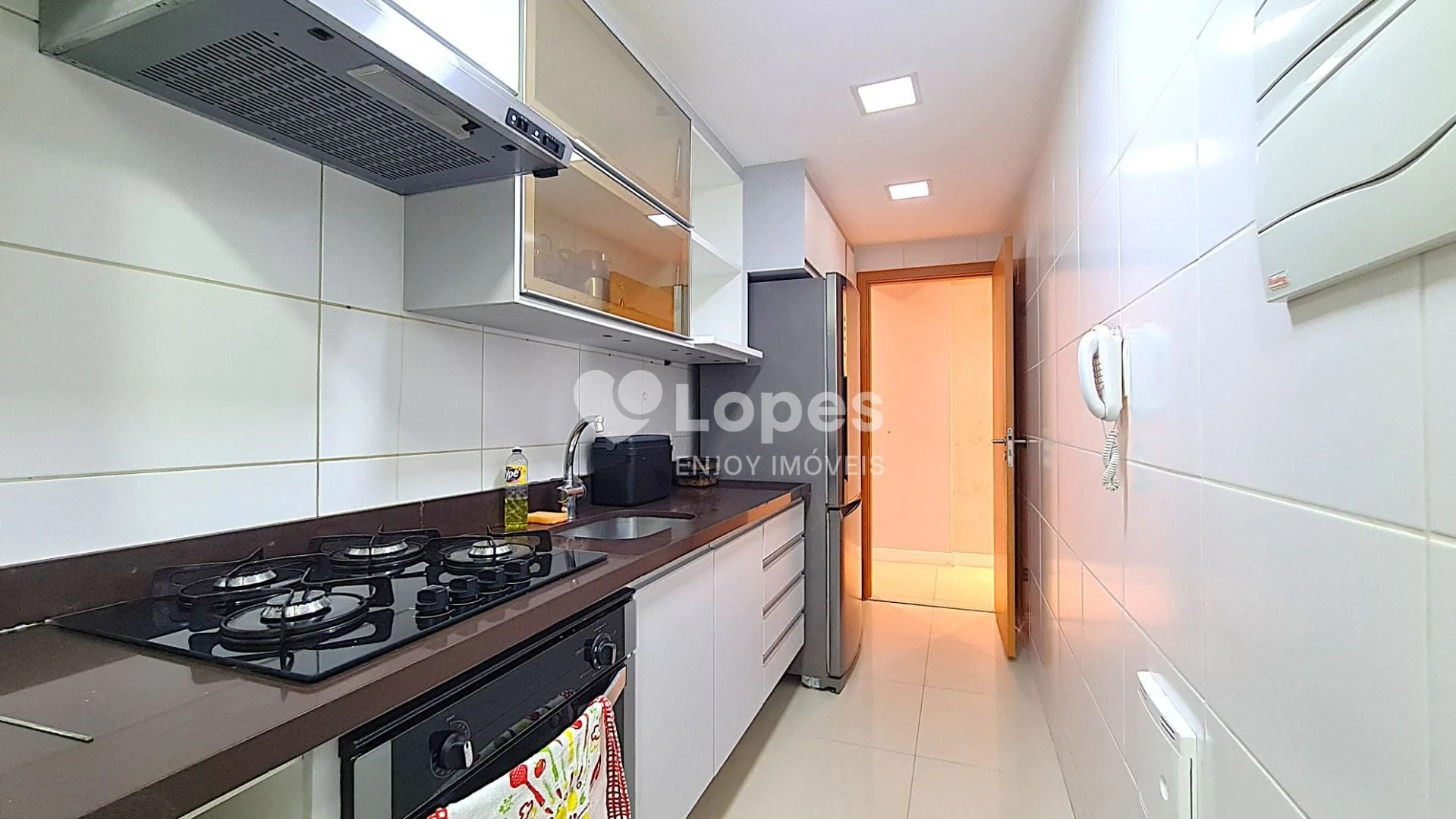 Furnished 2-bedroom apartment with a desk and 71 m² — photo 14