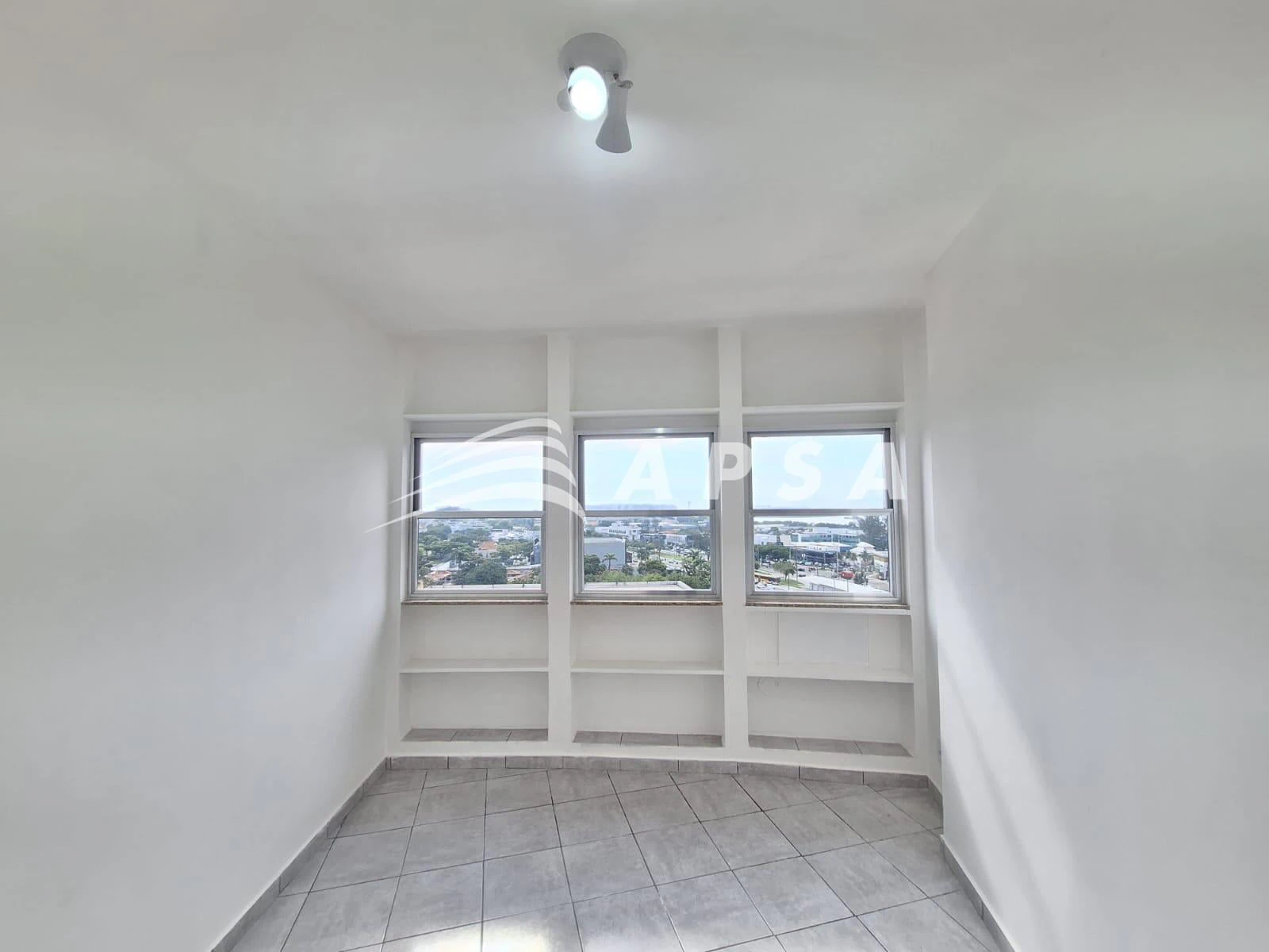 Apartamento de 1 quarto com janelas do piso ao teto — photo 6