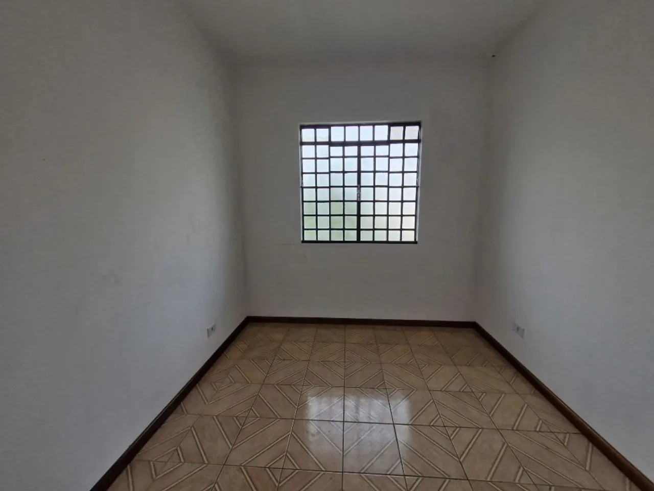 House with 3 bedrooms, 1 bathroom and 2 parking spots — photo 8