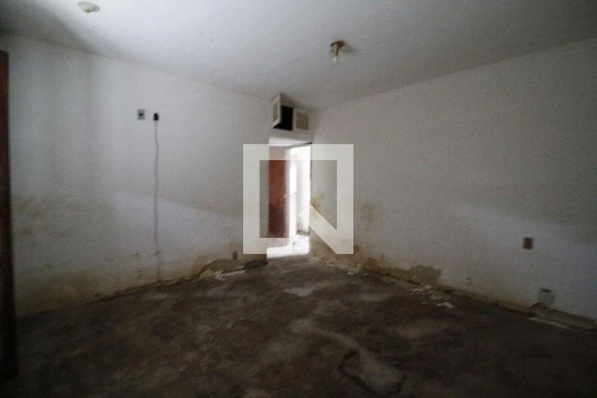 Casa de 500 m² com banheira e janelas do piso ao teto — photo 46