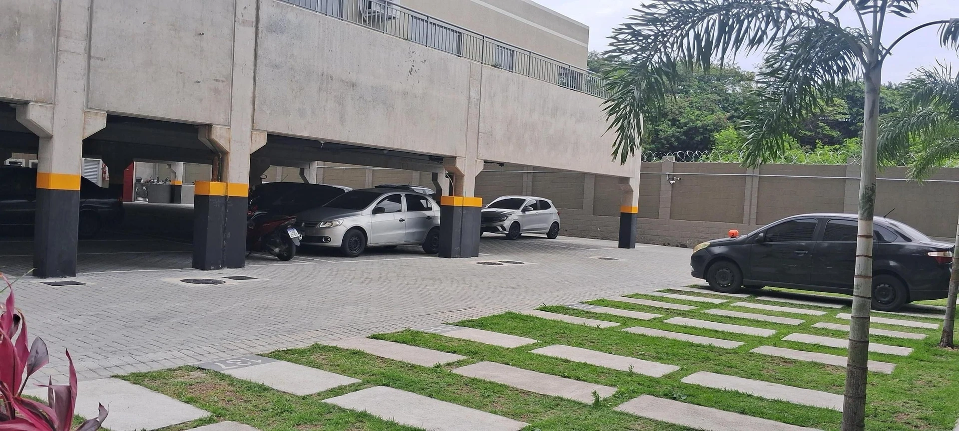 2-bedroom apartment in a building with a pool — photo 2