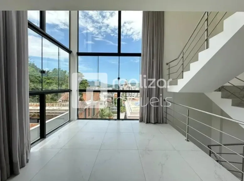 House with 5 bedrooms 384 m², balcony and private garden