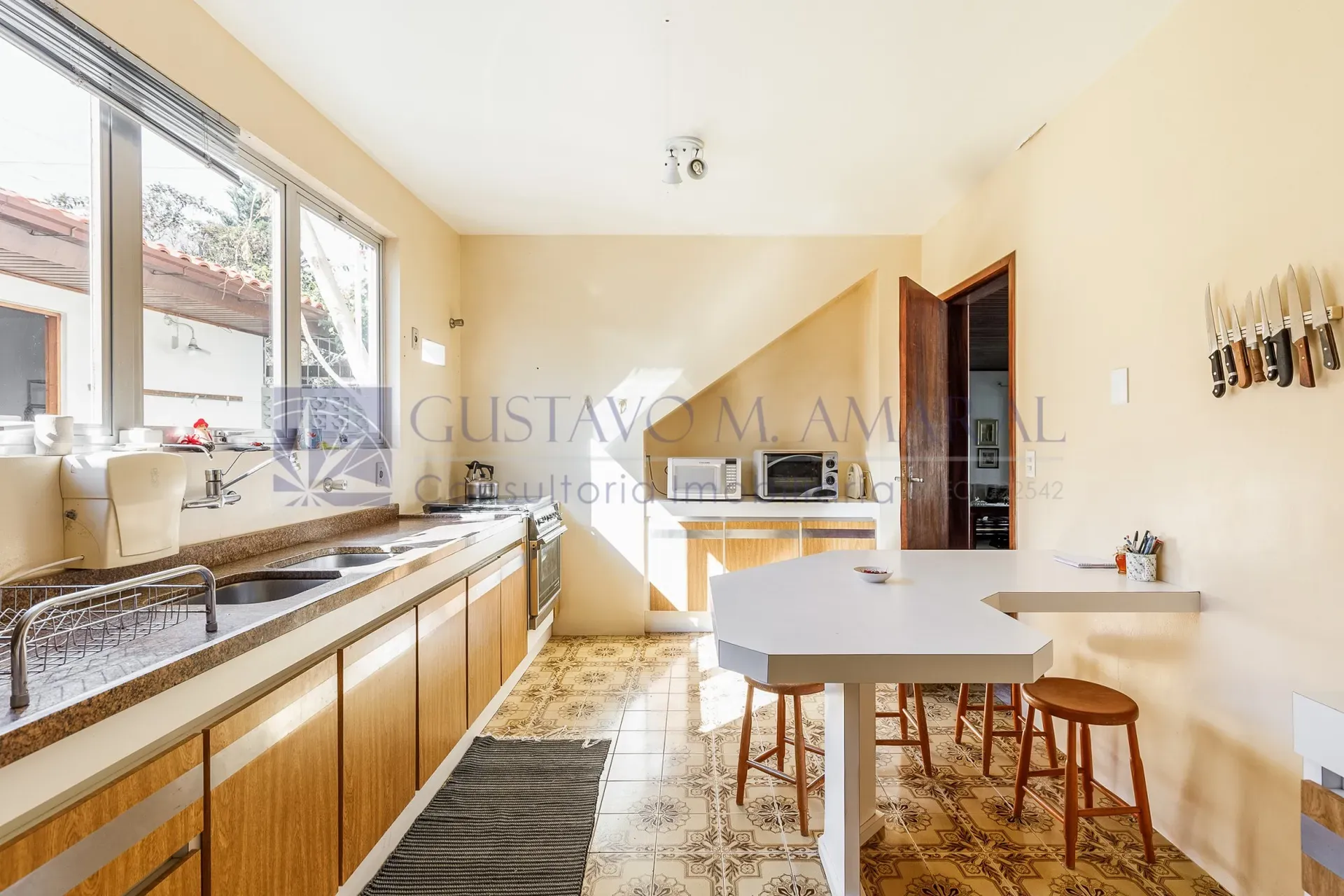 380 m² house with a bathtub and floor-to-ceiling windows — photo 15