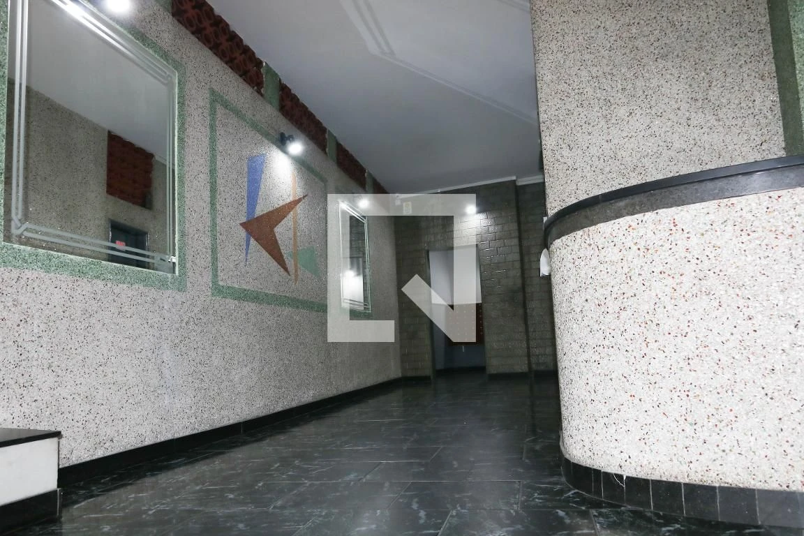 Apartamento com 2 quartos e cozinha fechada com fogão a gás — photo 2