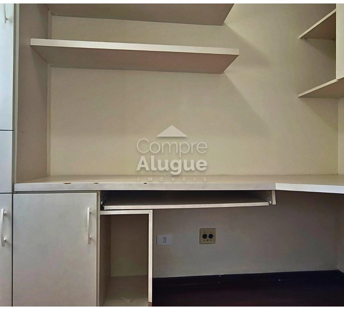 59 m² apartment with a walk-in closet and a home office — photo 38