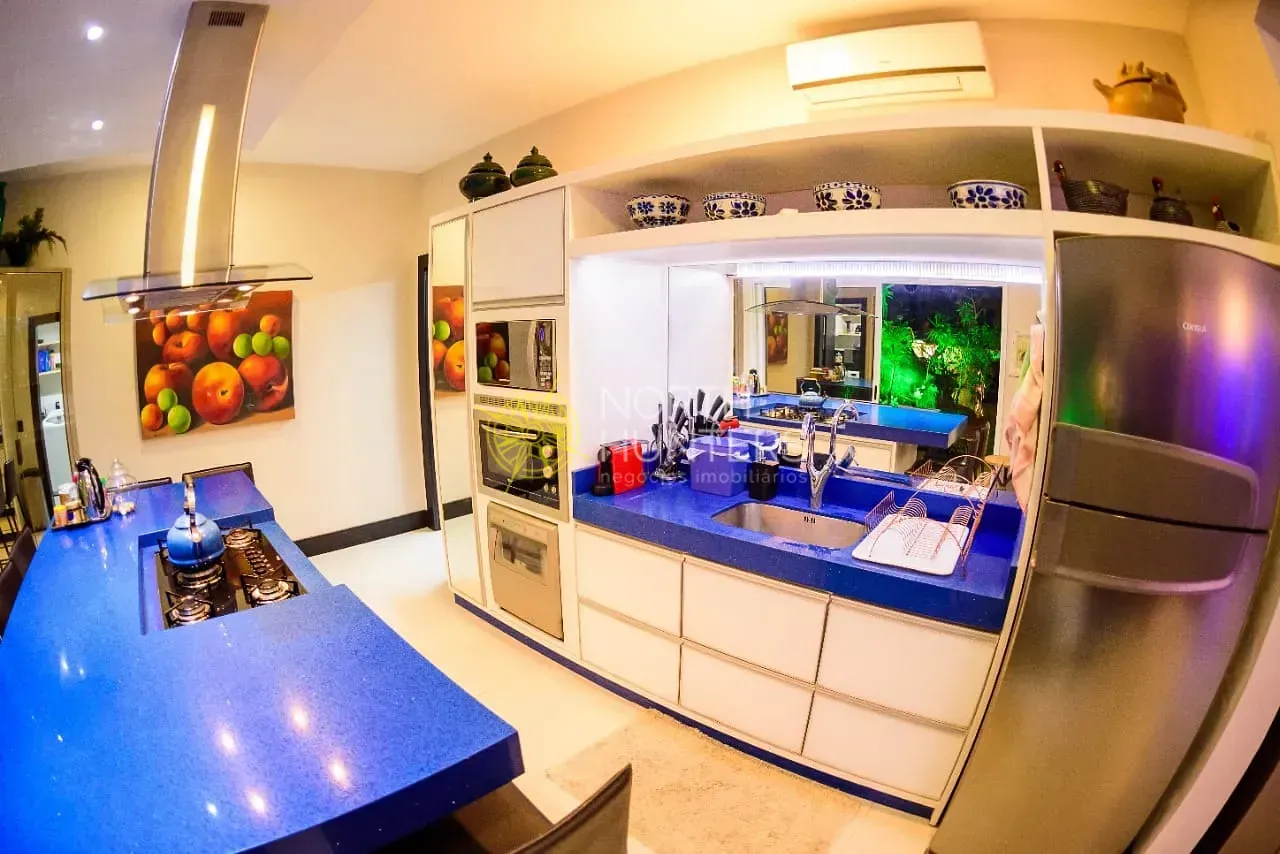 Casa con 5 dormitorios y cocina de concepto abierto — photo 46