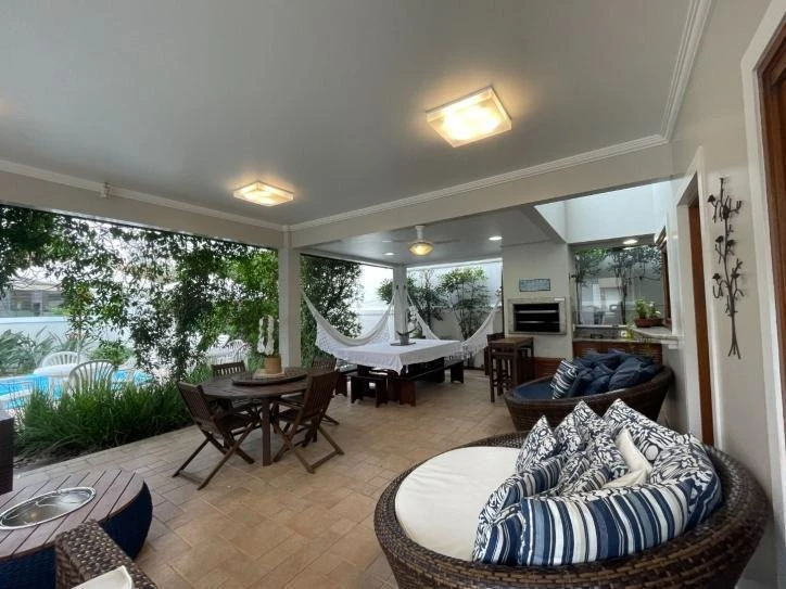 Ванна и 6 спален: дом 320 м² — photo 2
