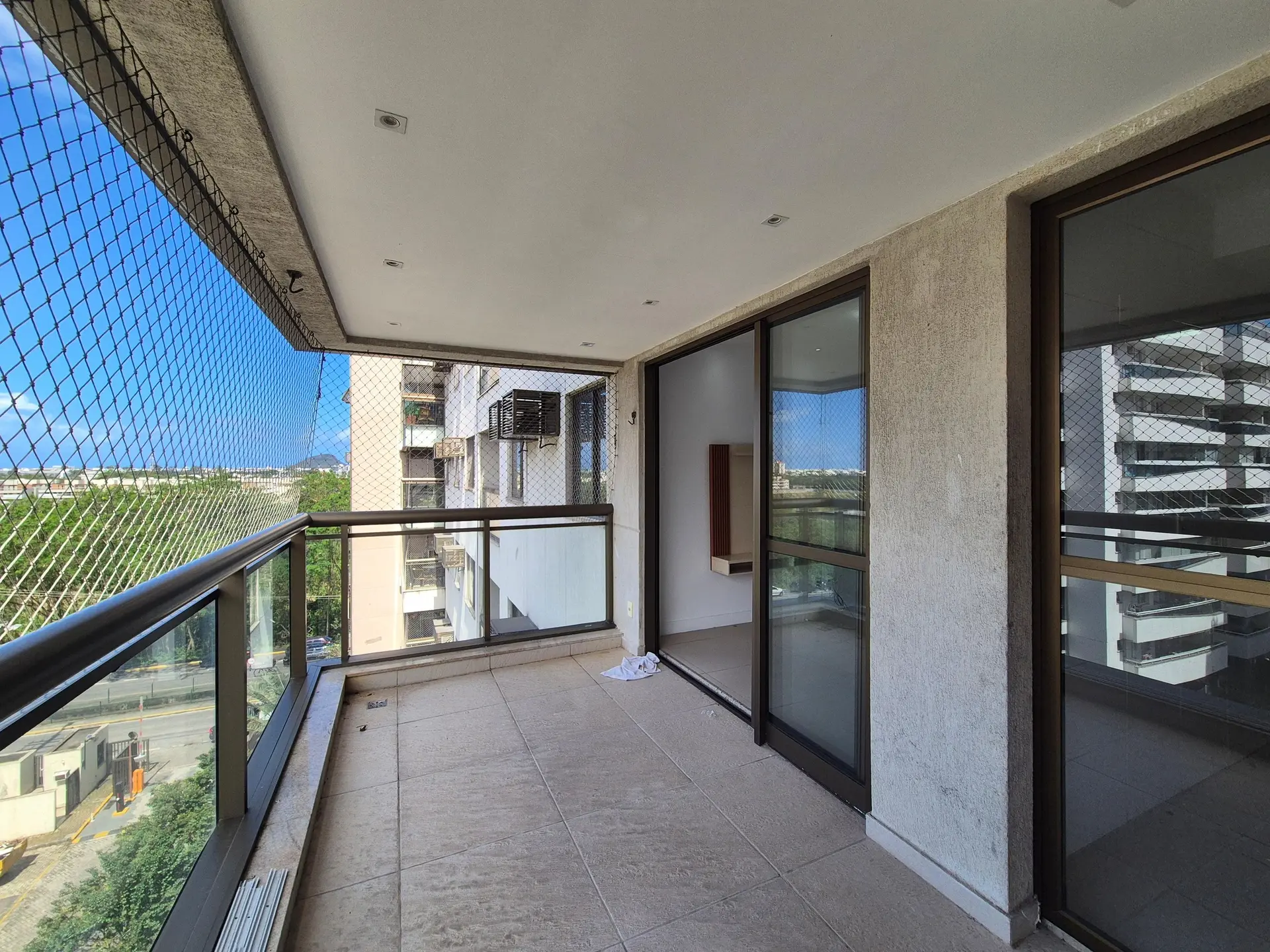 3-bedroom apartment with balcony and open-plan kitchen — photo 7