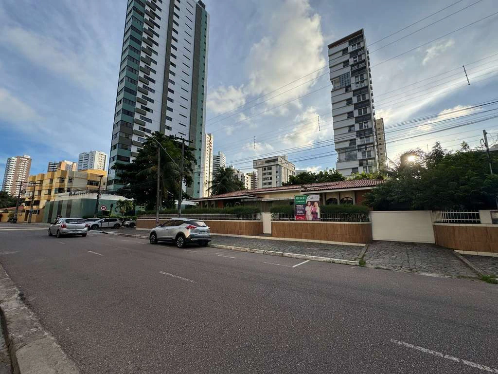 Будинок 480 м² з 3 спальнями та 2 паркувальними місцями — photo 2