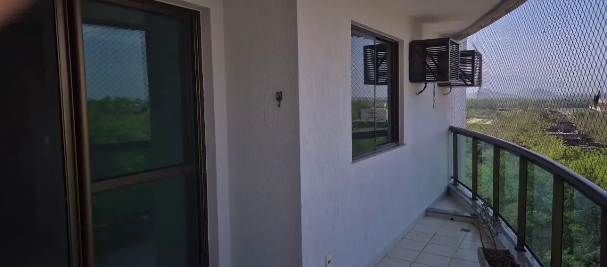 Glass-enclosed balcony in a 3-bedroom apartment, 91 m² — photo 13