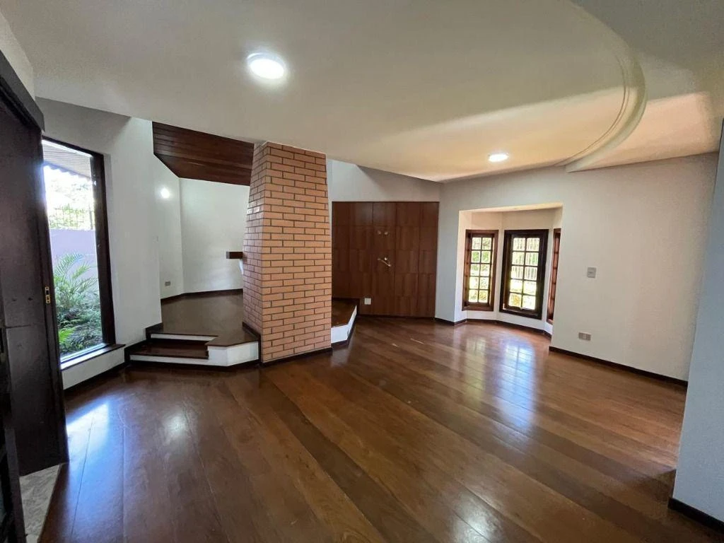 House with 3 en-suite bedrooms and a balcony, 450 m² — photo 13