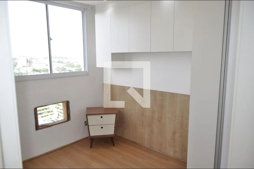 2-bedroom apartment with wood or laminate floors — photo 19