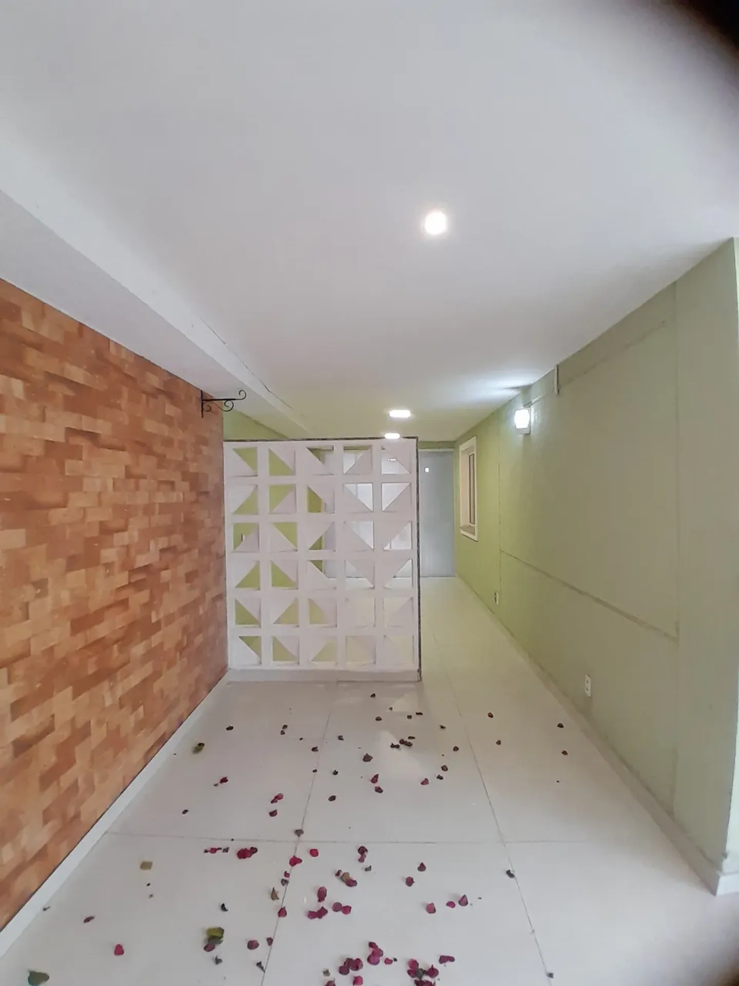 House with 4 en-suite bedrooms and 3 parking spots — photo 48