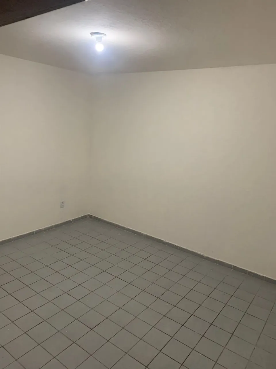 Top portion of a house, unfurnished, 2-bedroom home — photo 3