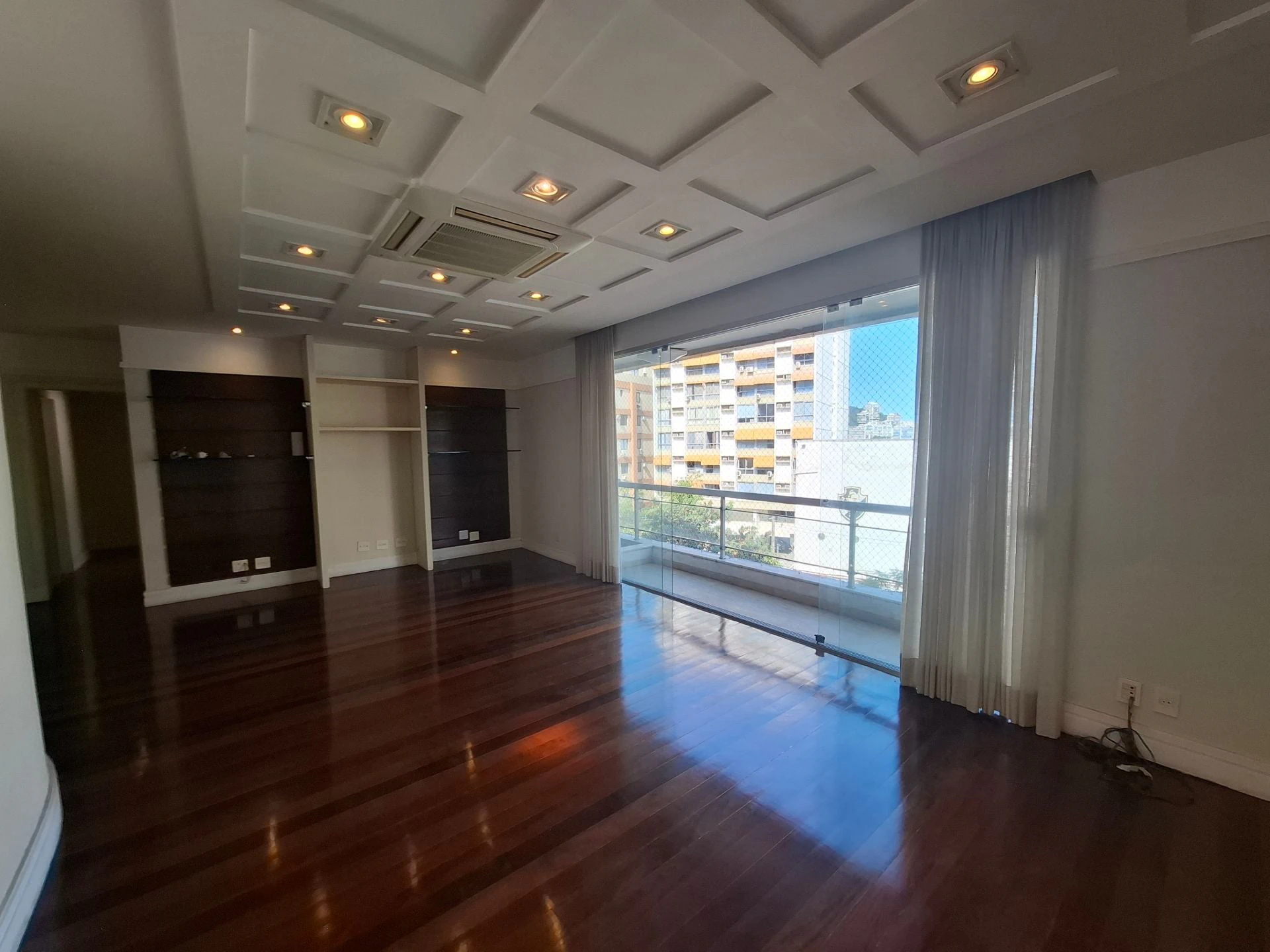 Floor-to-ceiling windows in a 3-bedroom apartment, 150 m² — photo 17