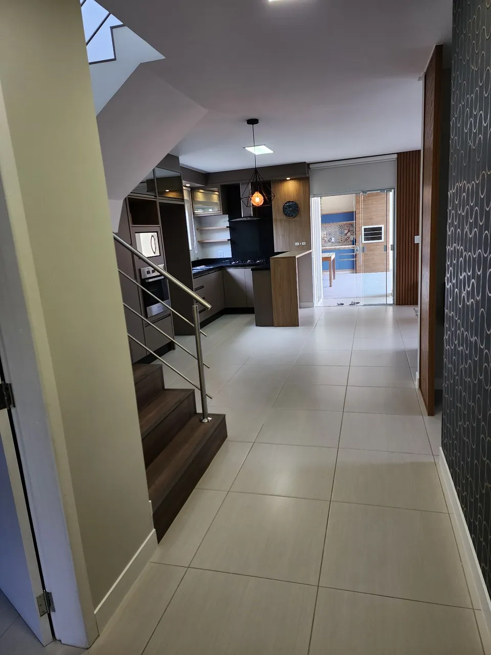Furnished house, 160 m², with a glass-enclosed balcony — photo 4