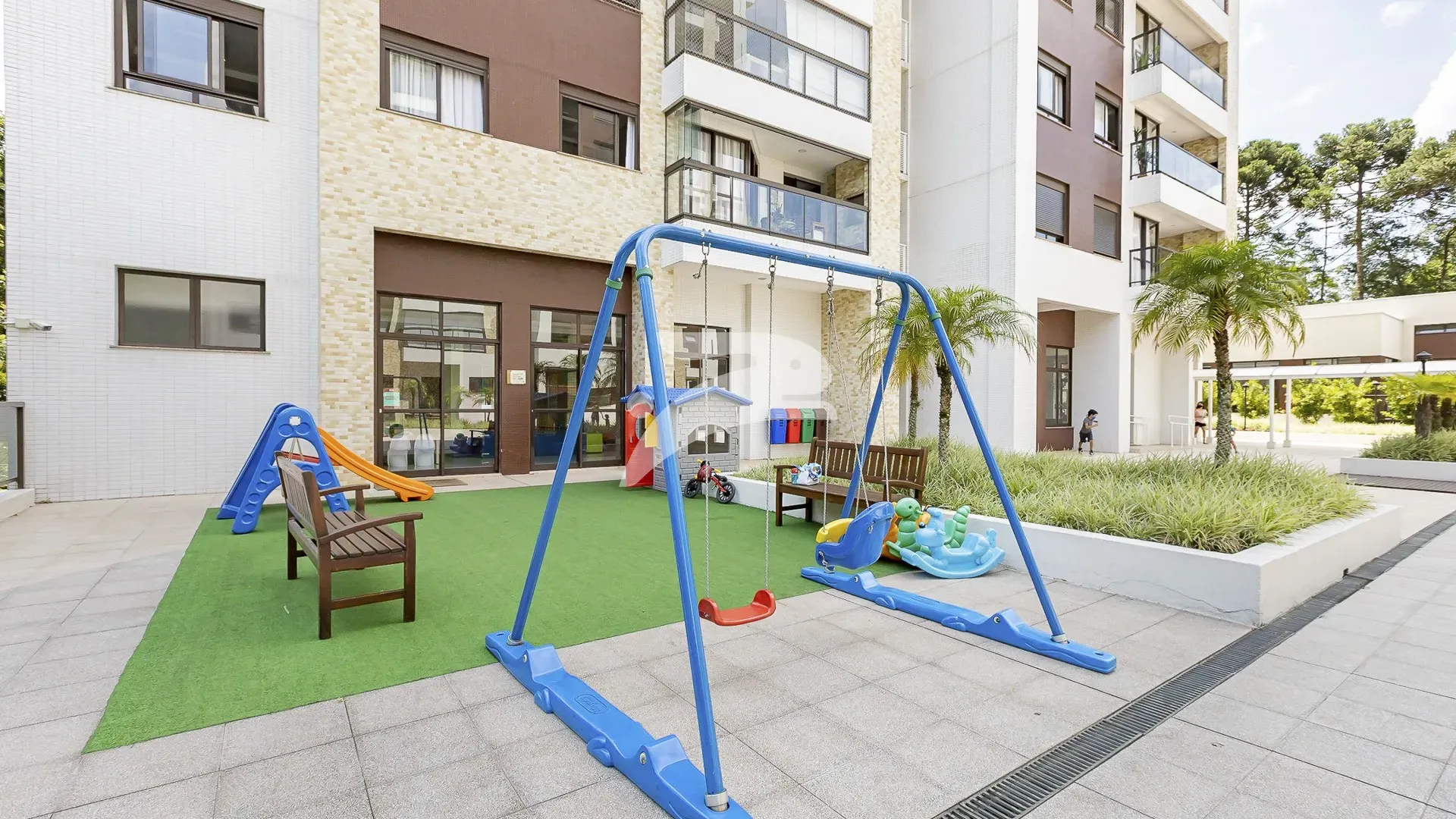 Top-floor apartment with 2 bedrooms and private terrace — photo 33