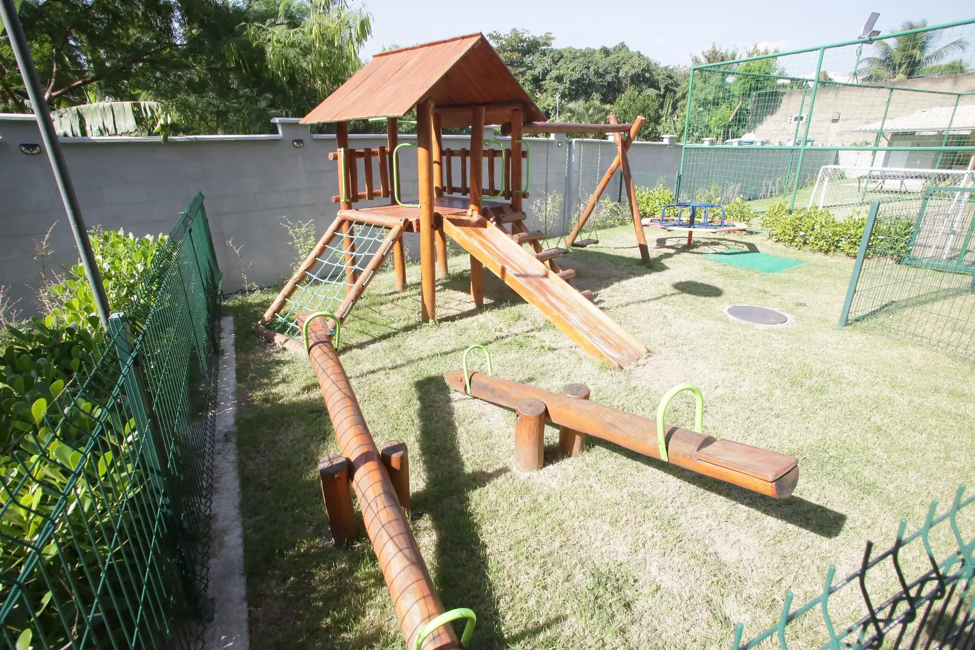 Вид на гори та 1 спальня: квартира 37 м² — photo 27