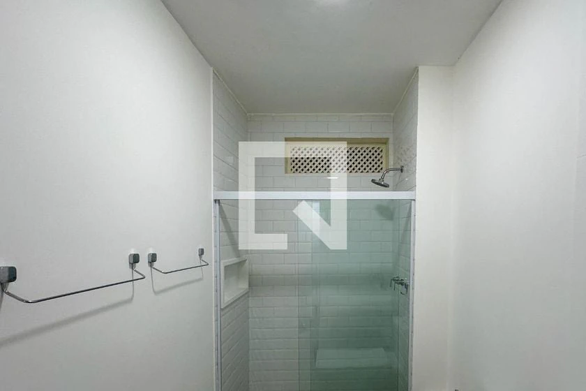 Деревянный пол или ламинат и 4 спальни: квартира 168 м² — photo 10