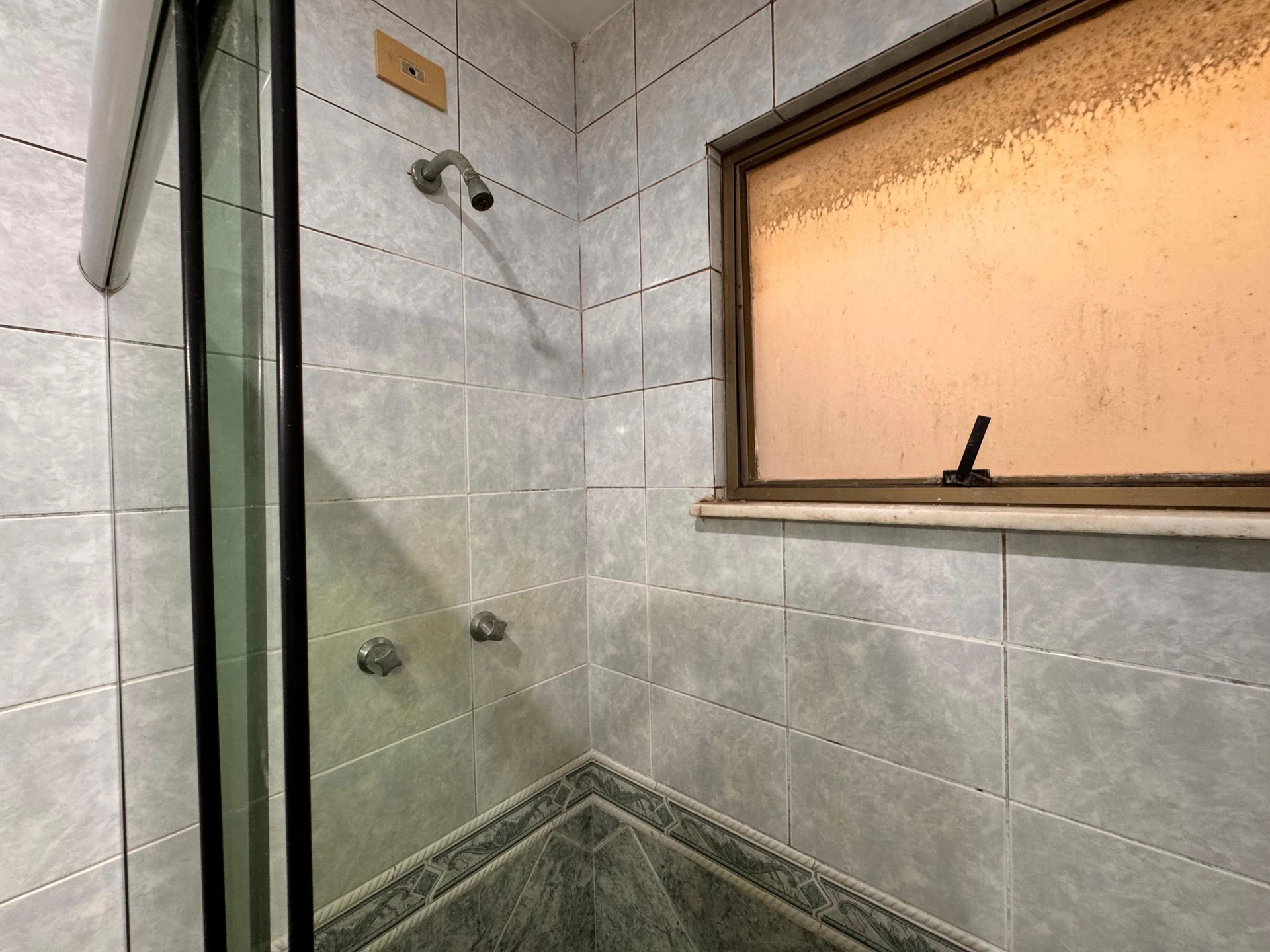 Unfurnished 3-bedroom apartment with enclosed balcony — photo 39