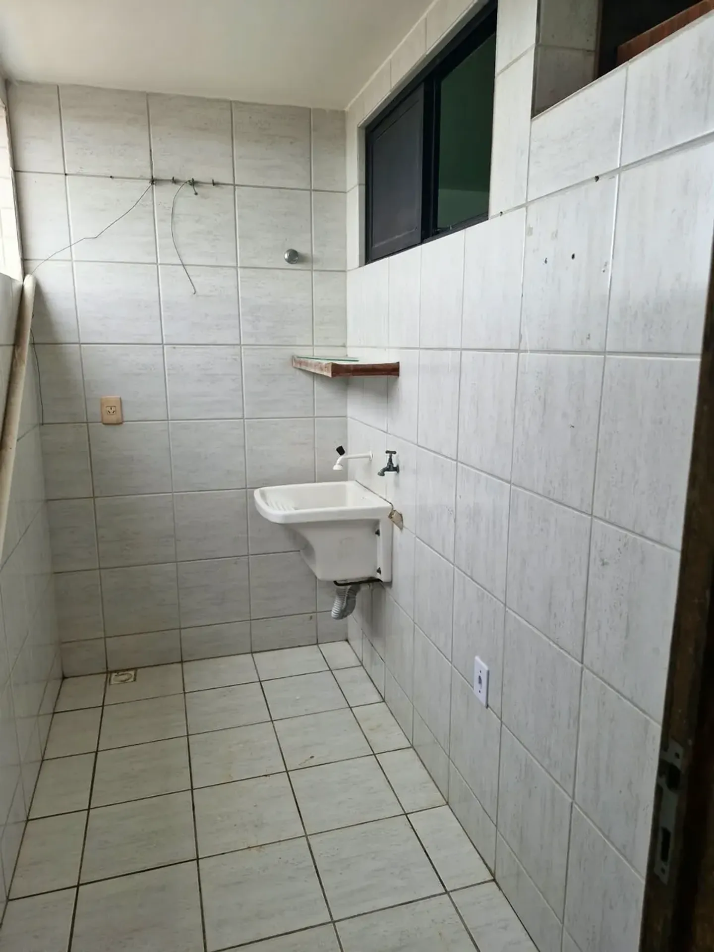 3-bedroom apartment in a building with a pool — photo 13