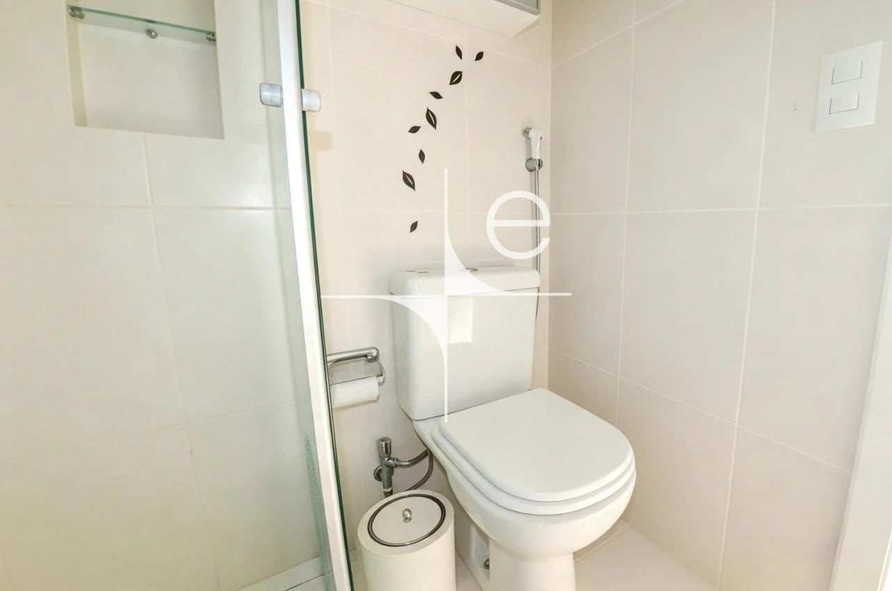 Furnished apartment, 85 m², with a glass-enclosed balcony — photo 23