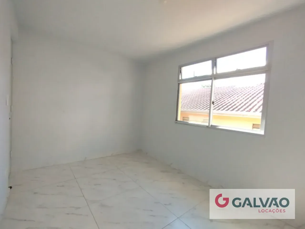 2-bedroom apartment with 1 bathroom, no parking — photo 11