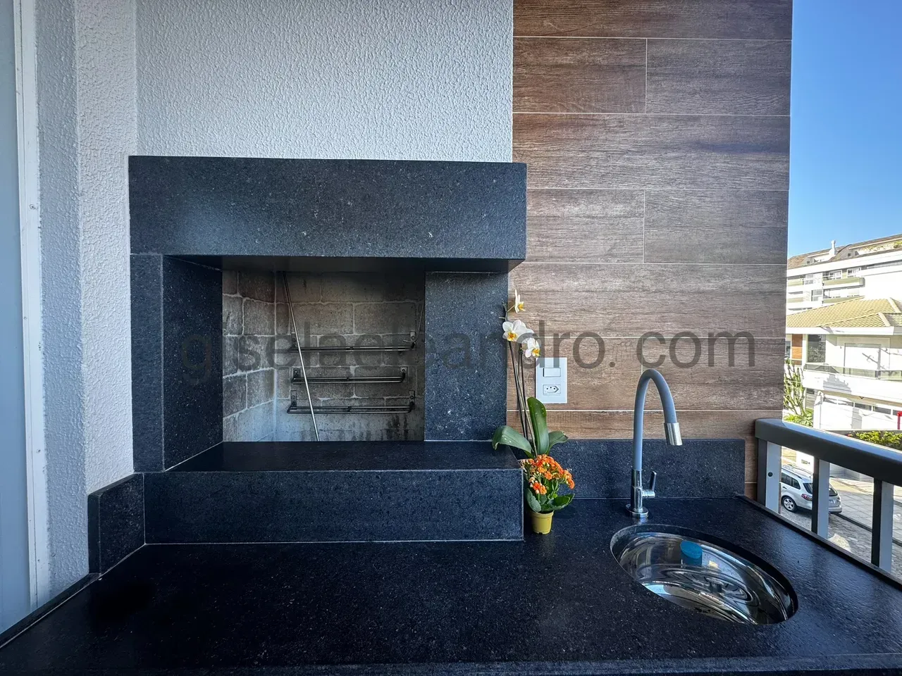 Furnished 2-bedroom apartment with 3 bathrooms — photo 18