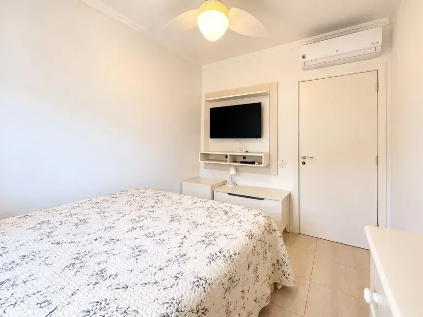 3-bedroom apartment in a building with a pool — photo 7