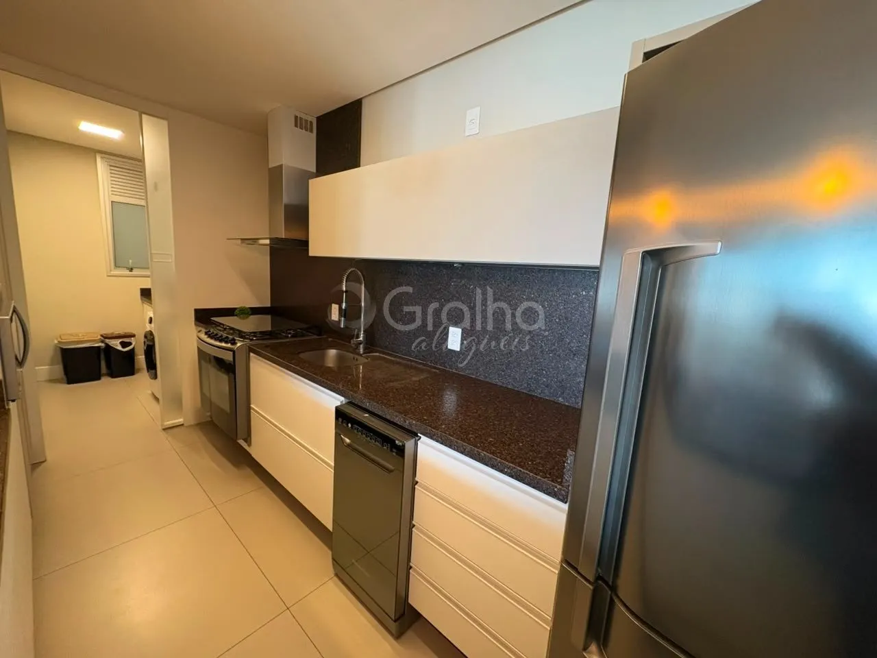 Furnished 2-bedroom apartment with 199 m² and 2 parking spaces — photo 11
