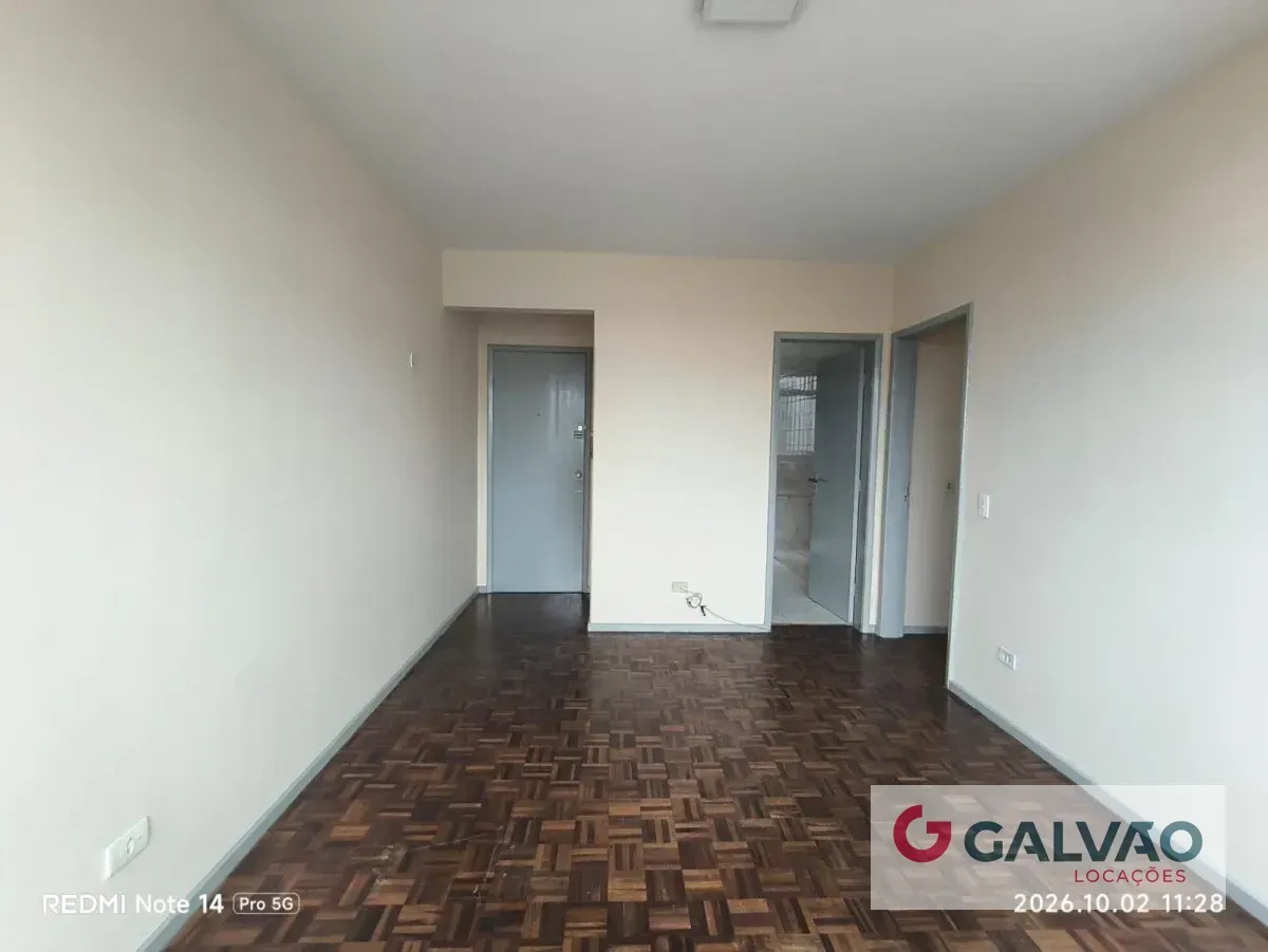 Apartment on the 3rd floor with wood or laminate floors