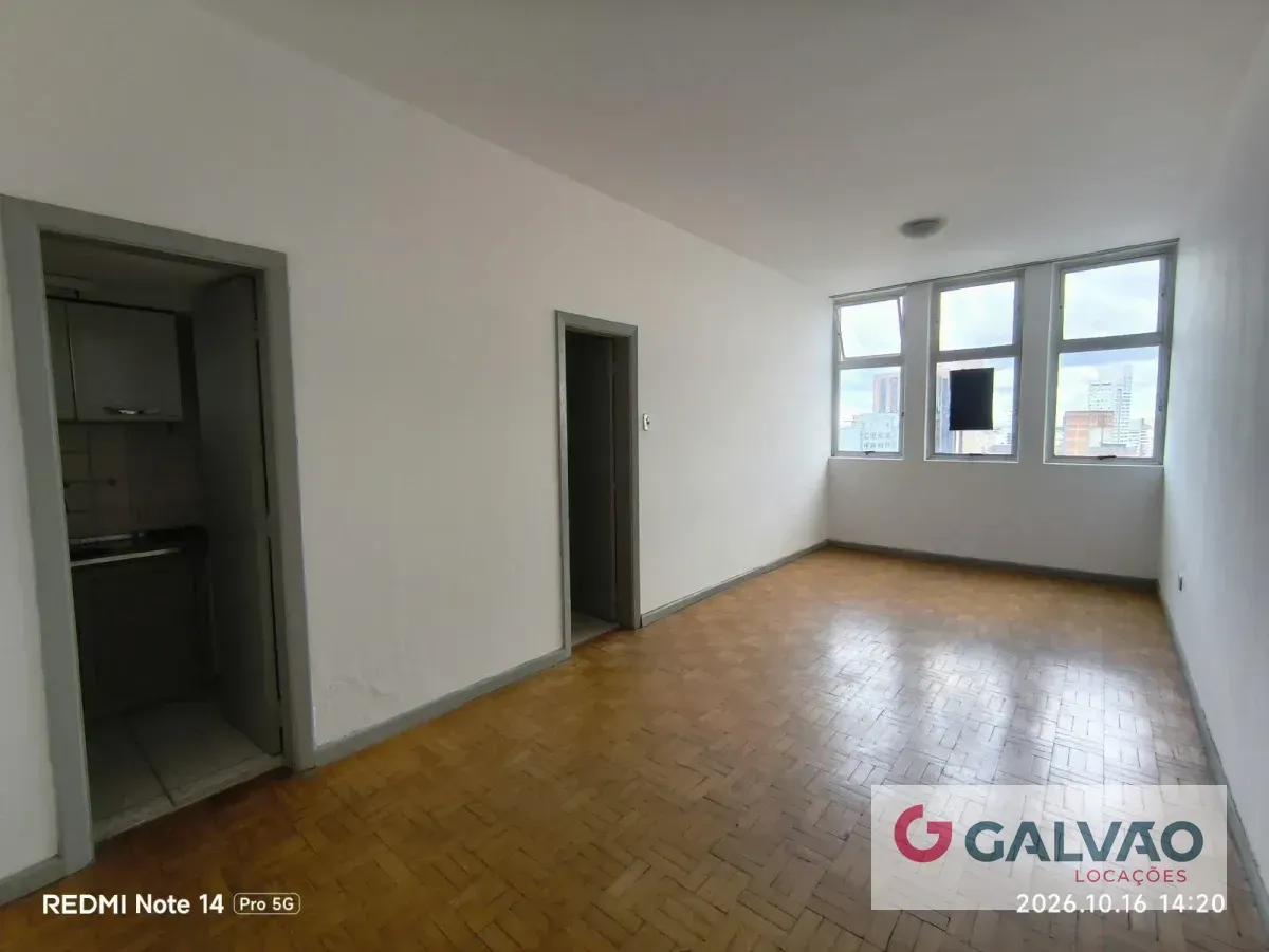 Apartment on the 18th floor with wood or laminate floors — photo 3
