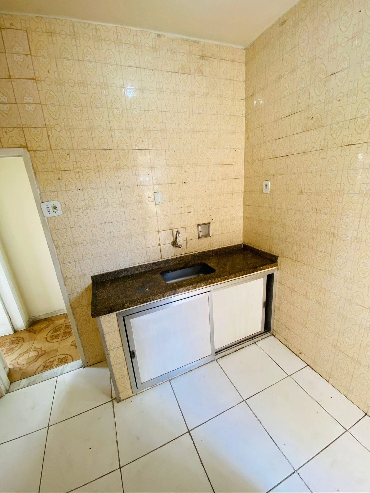 2-bedroom unfurnished apartment with 1 bathroom — photo 2