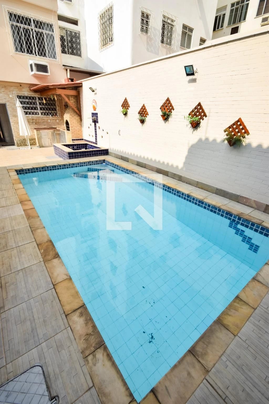 Casa mobiliada com 6 quartos e 3 suítes com jardim e BBQ — photo 34