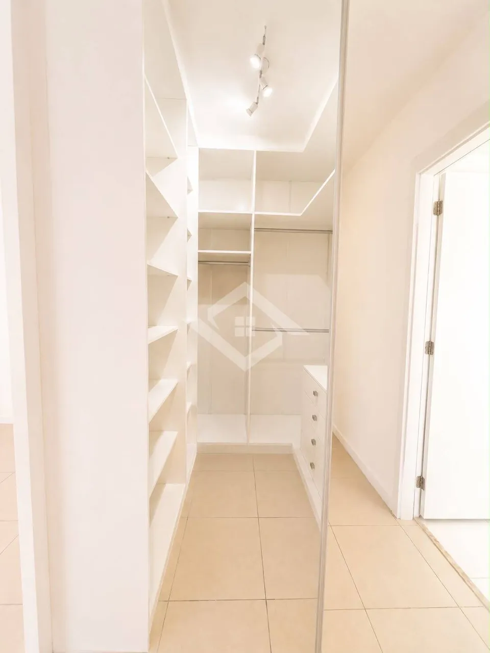 Apartment with 4 bedrooms and 5 bathrooms, 2 parking spots — photo 12