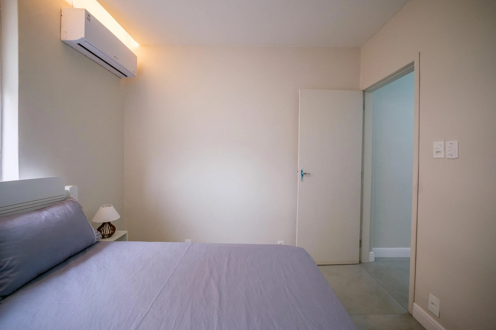 Apartamento amueblado de 1 dormitorio con cocina abierta — photo 10