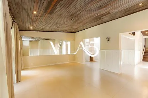 3-bedroom house with a bathtub in Curitiba — photo 21