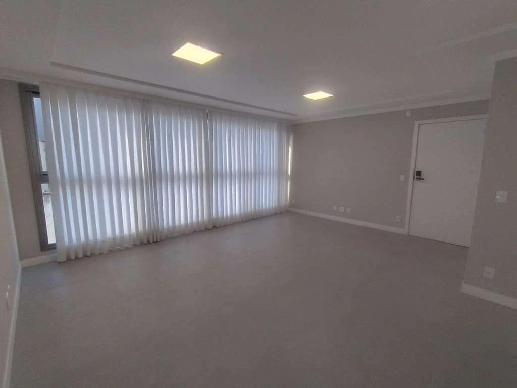 3-suite apartment with open-plan kitchen