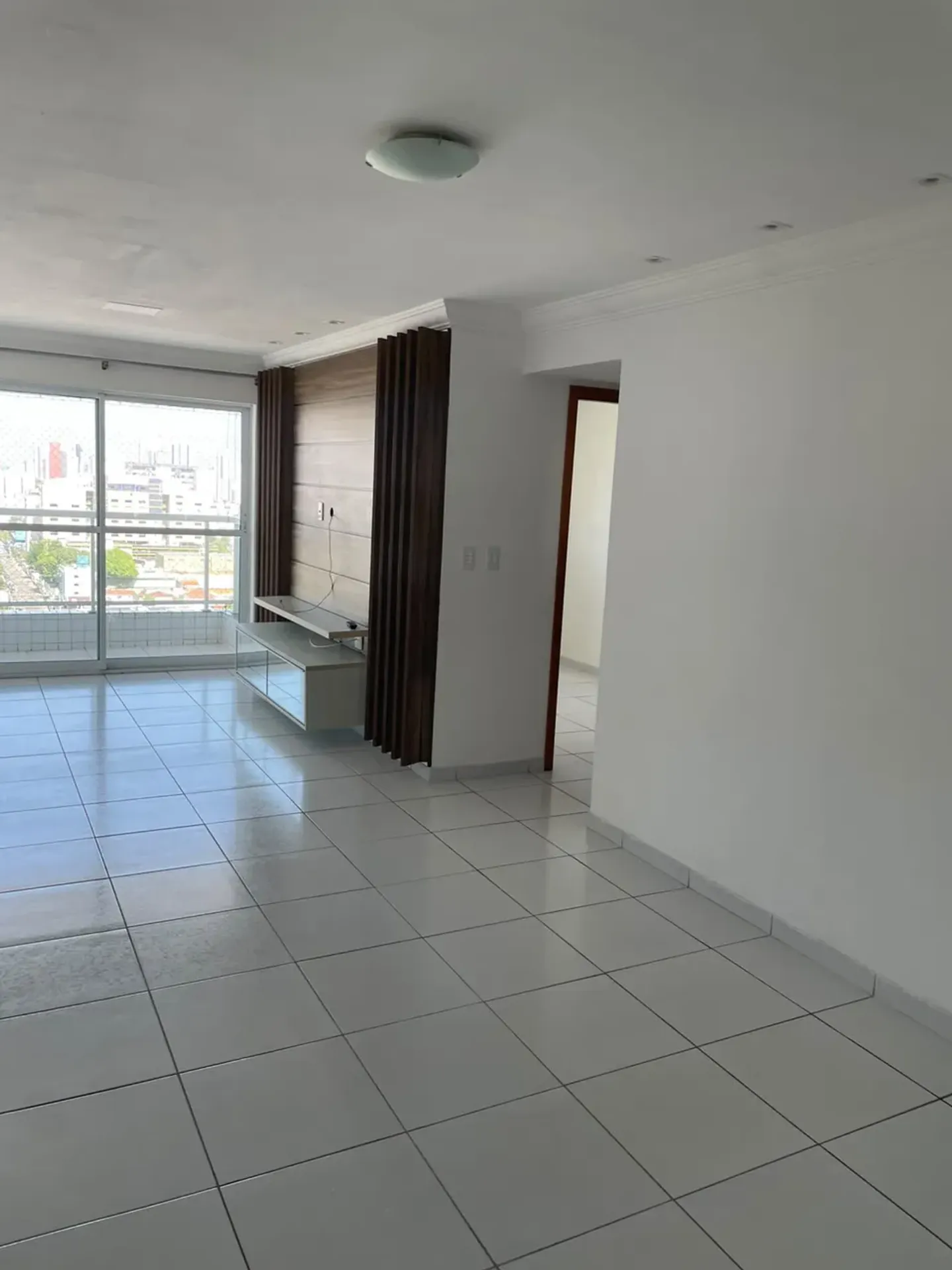 Засклений балкон та 2 спальні: квартира 50 м² — photo 3