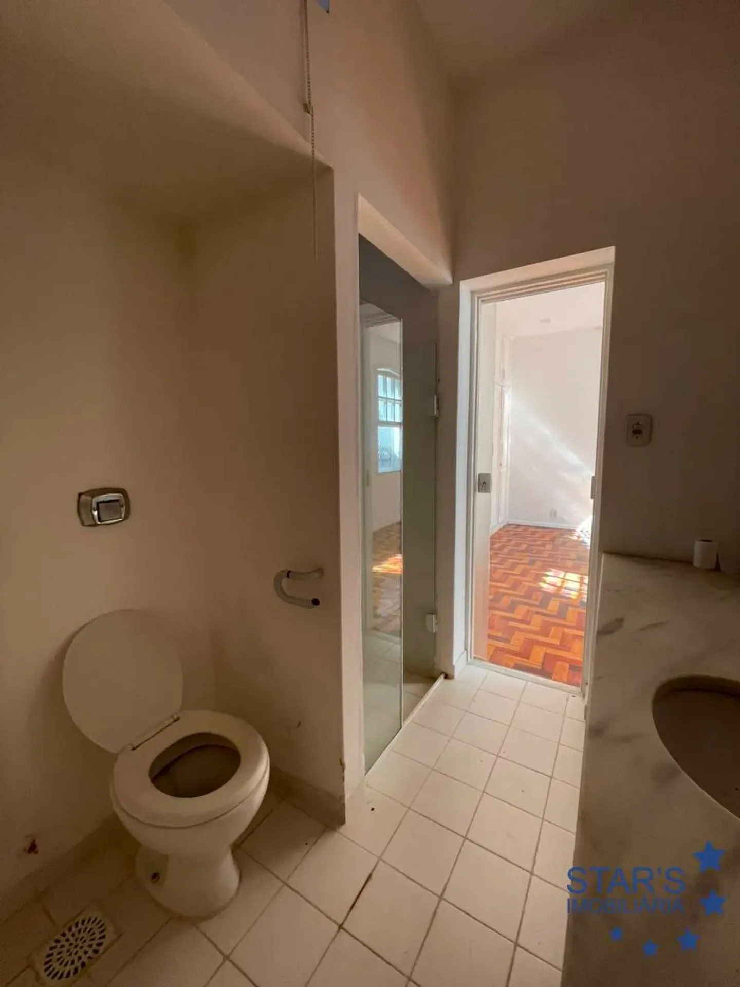 Будинок 250 м² із вікнами від підлоги до стелі — photo 25